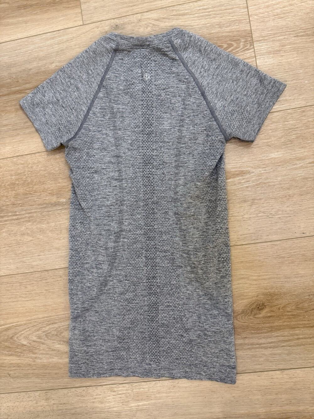 Lululemon Swiftly Tech 2.0 Short Sleeve Short Sleeve Crew Top Grey - Size 2